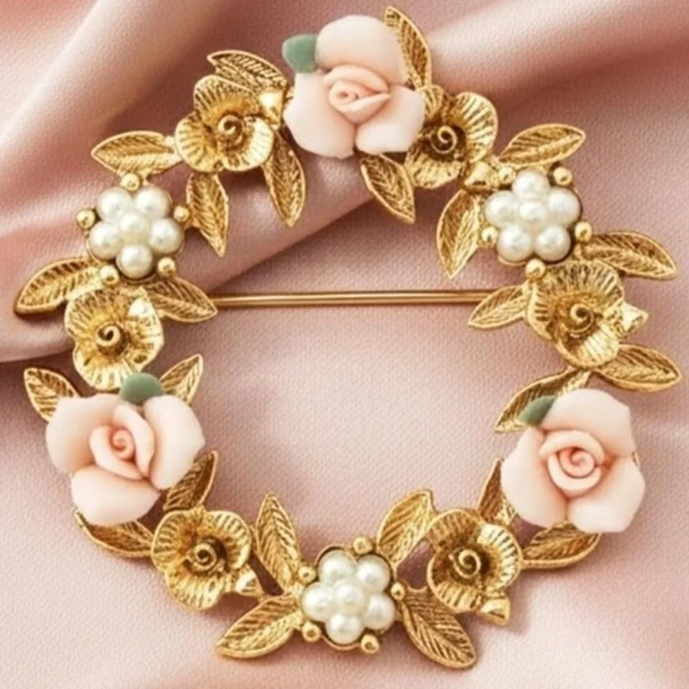Vintage Gold Tone Pink Porcelain Rose Faux‎ Pearl Wreath Brooch Floral Pin Co